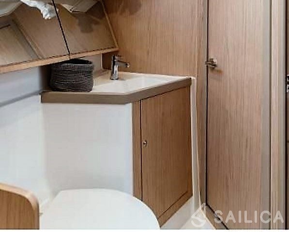 Oceanis 41.1 - Yacht Charter Sailica