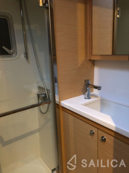 Lagoon 52 F - 6 + 2 cab. - Yacht Charter Sailica