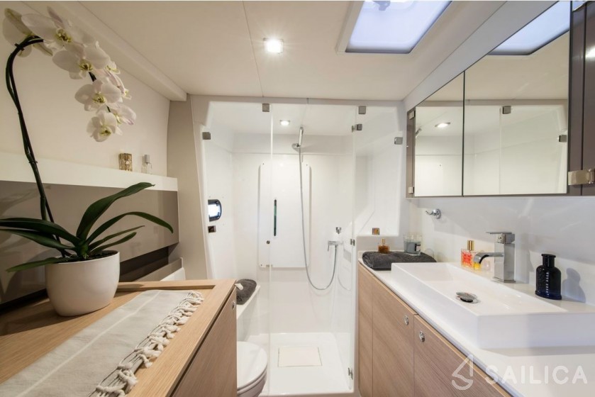 Bali 4.0 OW - Yacht Charter Sailica