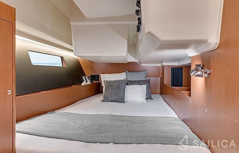 Oceanis 41.1 - Yacht Charter Sailica