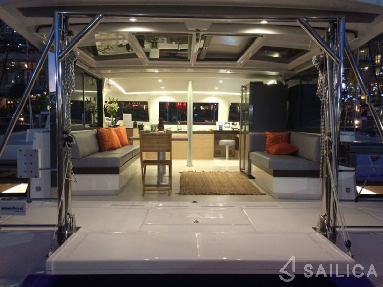 Bali 4.3 - 4 + 1 cab. - Yacht Charter Sailica