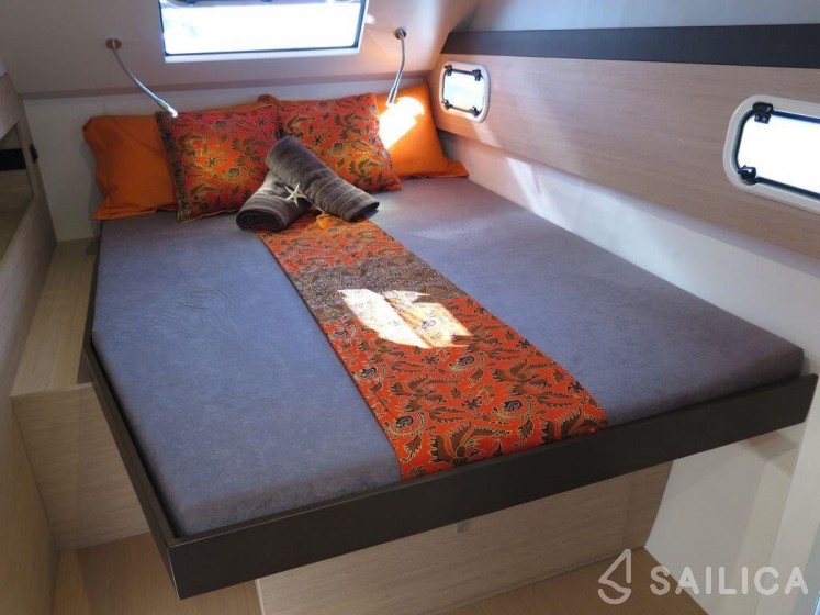Bali 4.3 - 4 + 1 cab. - Yacht Charter Sailica