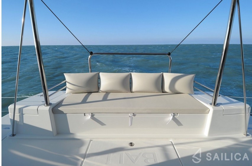 Bali 4.1 - 4 + 2 cab. - Yacht Charter Sailica