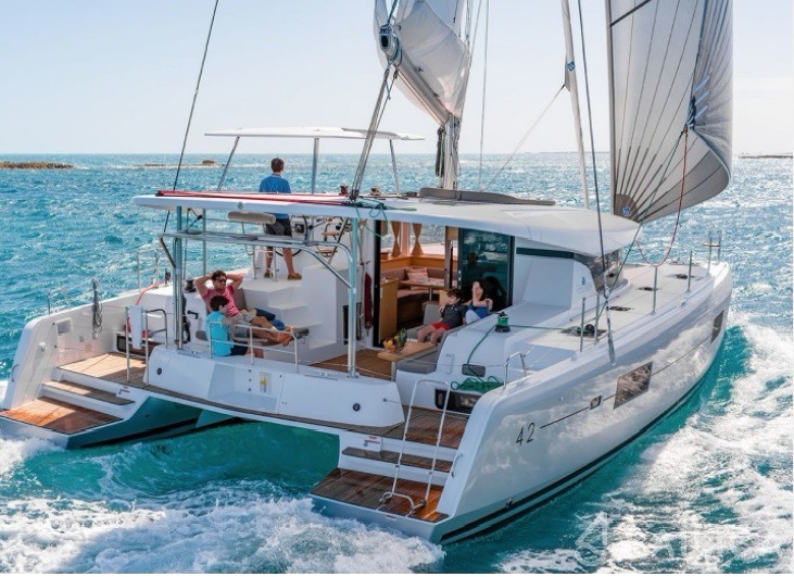 Lagoon 42 - 3 + 1 cab. - Yacht Charter Sailica