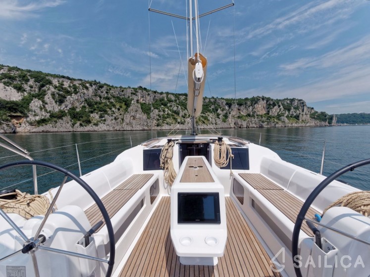 Dufour 412 GL - Yacht Charter Sailica