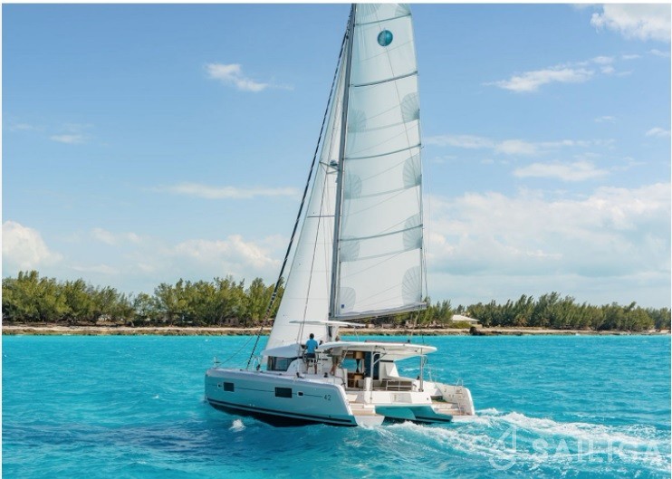 Lagoon 42 - 3 + 1 cab. - Yacht Charter Sailica