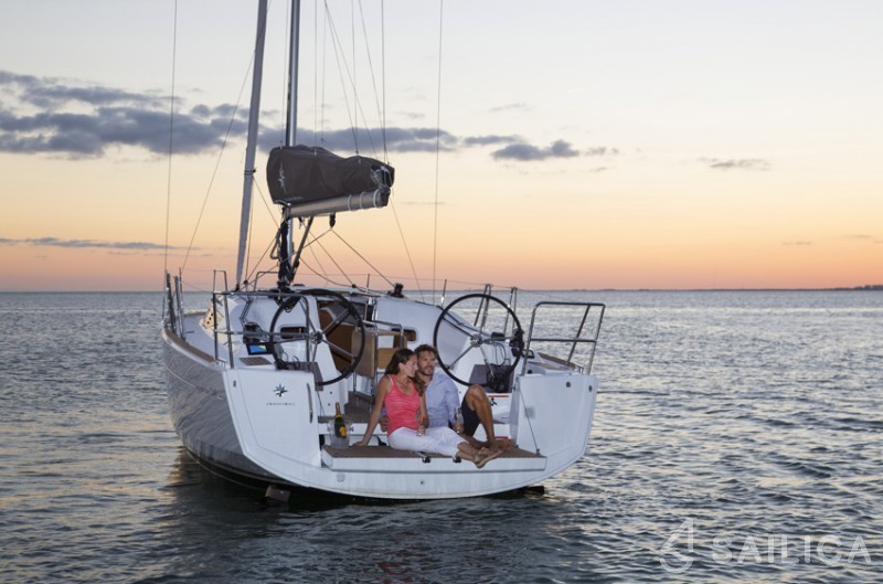 Sun Odyssey 349 - 2 cab. - Yacht Charter Sailica