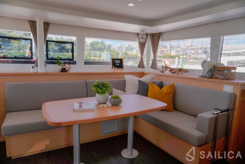 Lagoon 450 S - 4 + 2 cab. - Yacht Charter Sailica