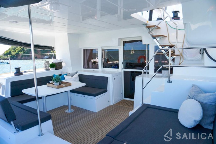 Lagoon 450 S - 4 + 2 cab. - Yacht Charter Sailica