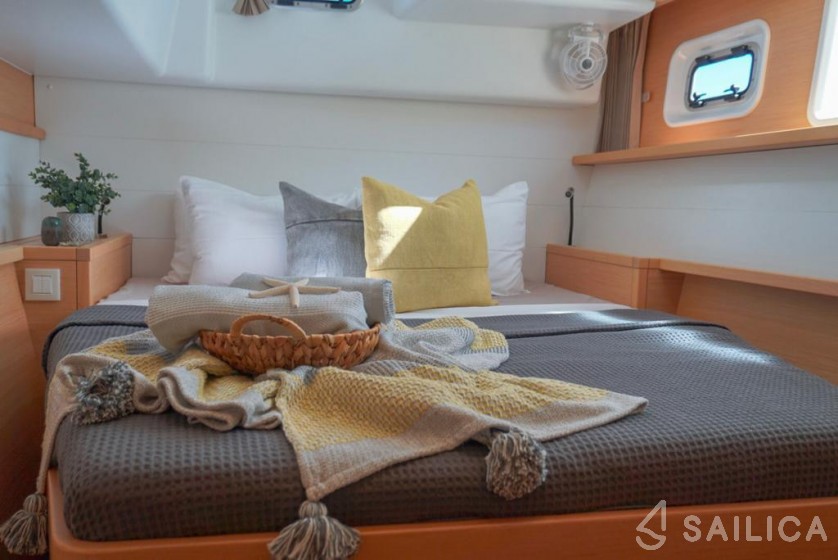 Lagoon 450 S - 4 + 2 cab. - Yacht Charter Sailica
