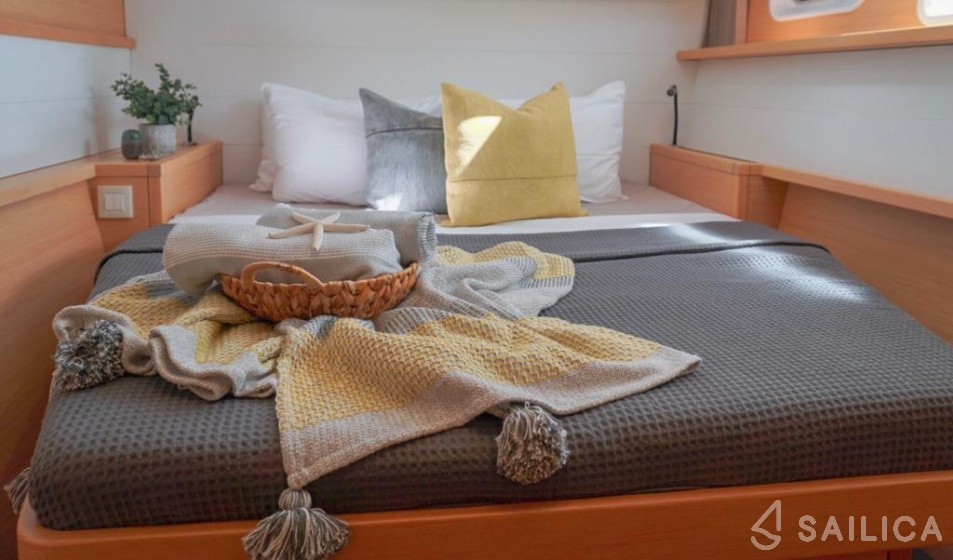 Lagoon 450 S - 4 + 2 cab. - Yacht Charter Sailica