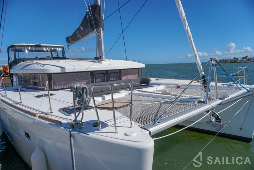 Lagoon 450 S - 4 + 2 cab. - Yacht Charter Sailica