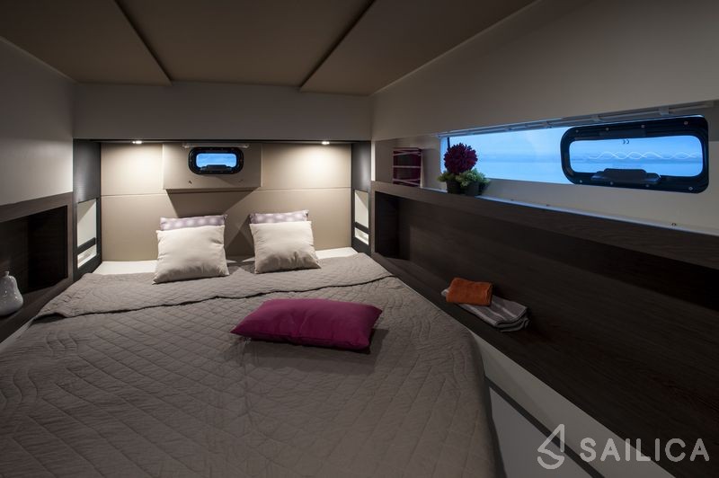 Nautitech 40 Open - 4 + 2 cab. - Yacht Charter Sailica