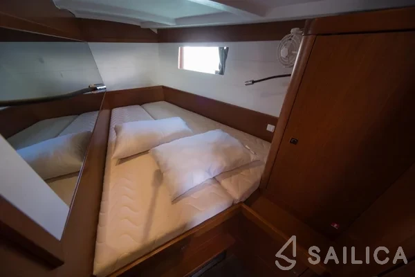 Oceanis 48 - Yacht Charter Sailica