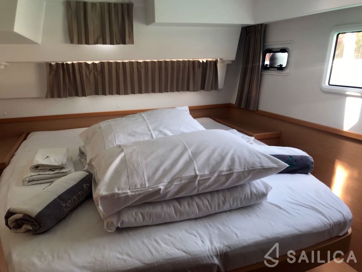 Lagoon 42 - Yacht Charter Sailica