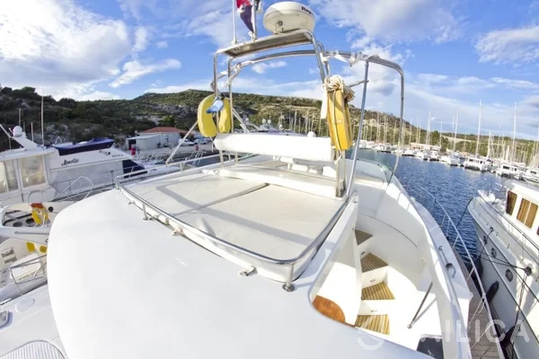 Lagoon Power 43 - Yacht Charter Sailica
