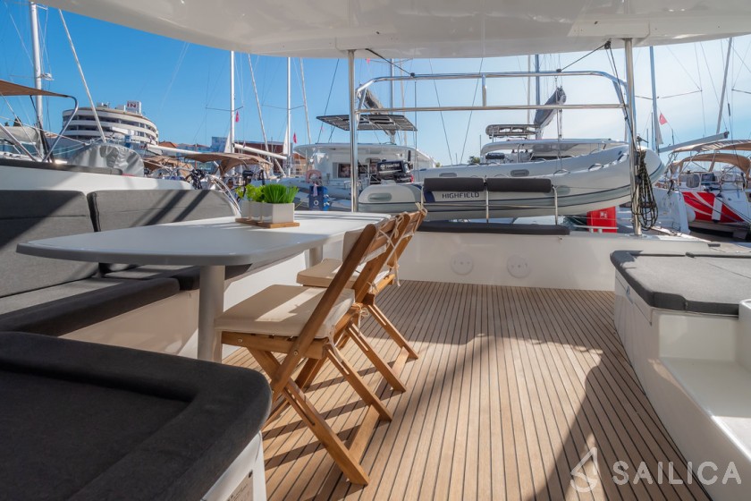 Lagoon 42 - Photo #19 Lagoon 42 - Yacht Charter Sailica