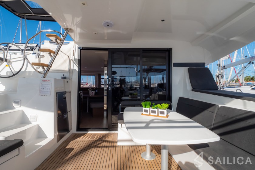 Lagoon 42 - Photo #17 Lagoon 42 - Yacht Charter Sailica