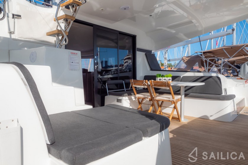 Lagoon 42 - Photo #18 Lagoon 42 - Yacht Charter Sailica