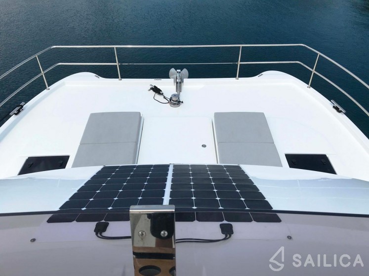 Fountaine Pajot MY 37 - Yacht Charter Sailica