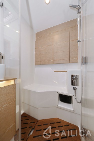 Hanse 675 - 3 cab. - Yacht Charter Sailica