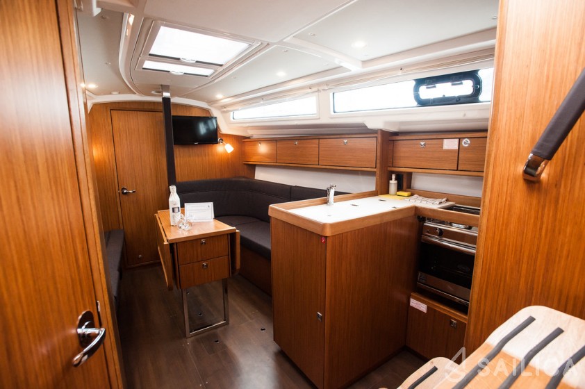 Bavaria Cruiser 34 - Yacht Charter Sailica