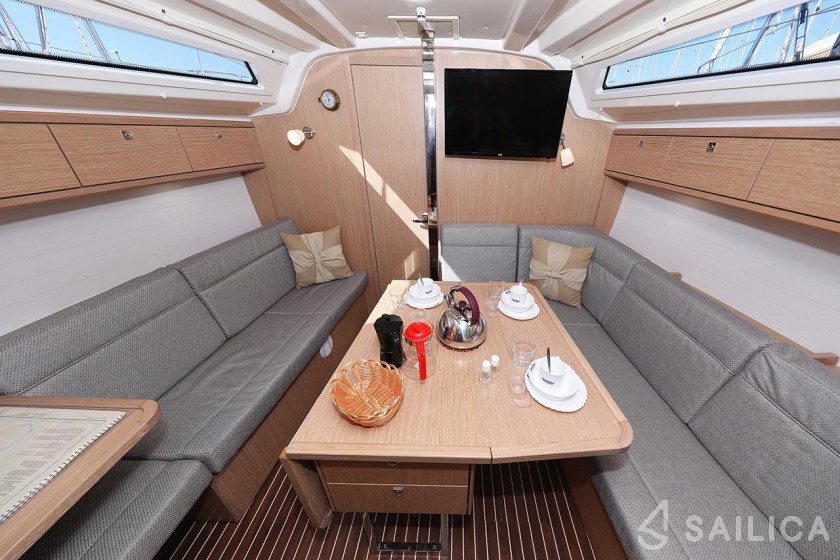 Bavaria 37 Cruiser - Yacht Charter Sailica