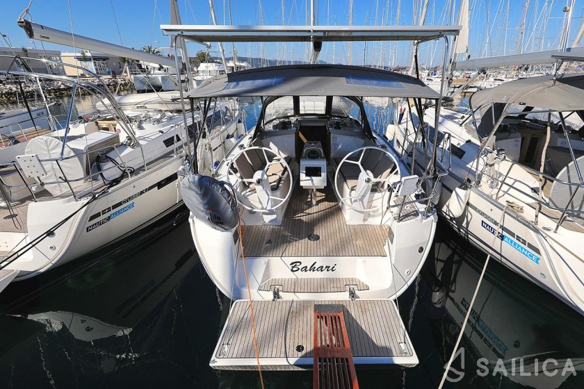 Bavaria 37 Cruiser - Yacht Charter Sailica