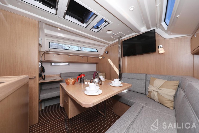 Bavaria 37 Cruiser - Yacht Charter Sailica
