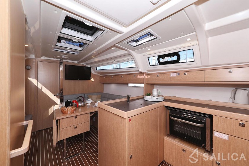 Bavaria 37 Cruiser - Yacht Charter Sailica