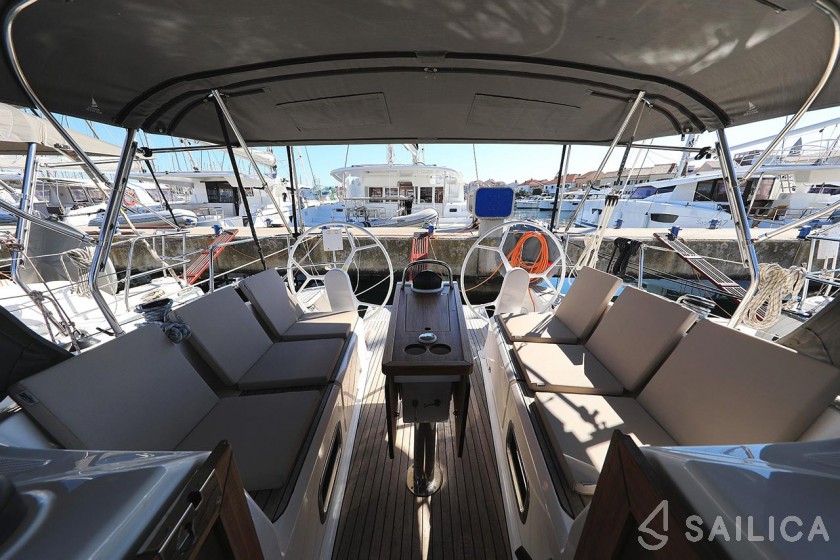 Bavaria 37 Cruiser - Yacht Charter Sailica