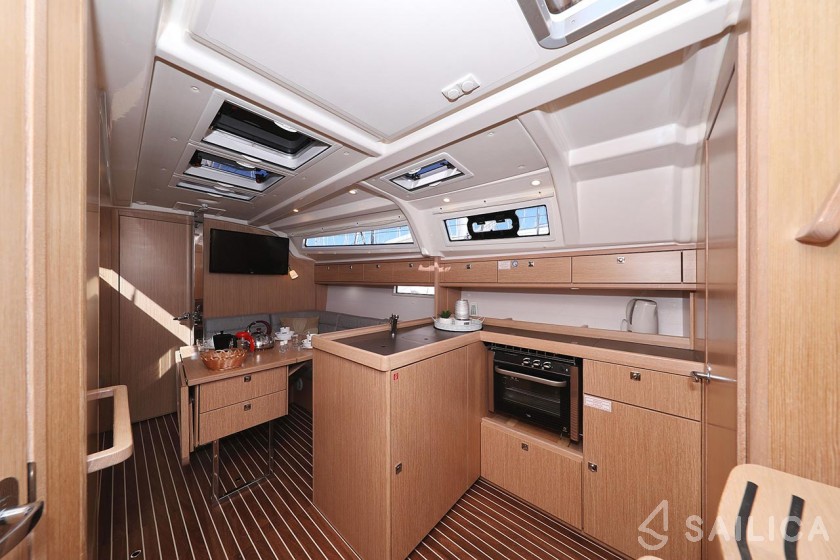 Bavaria 37 Cruiser - Yacht Charter Sailica