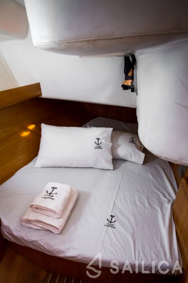 Feeling 39 - Yacht Charter Sailica