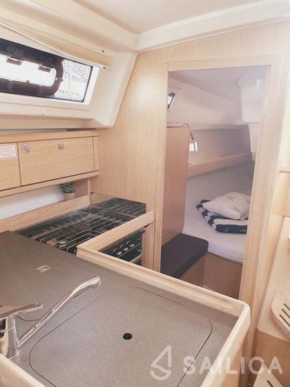 Bavaria 34 Cruiser - 2 cab. - Yacht Charter Sailica