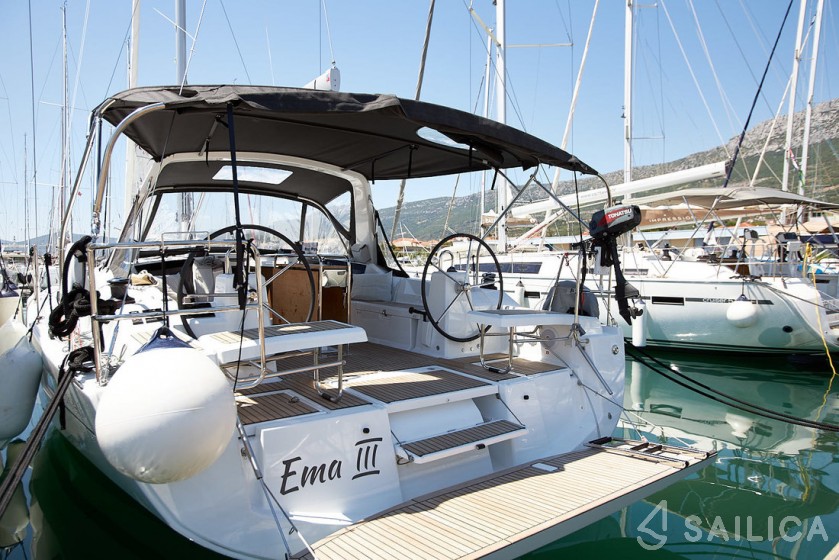 Oceanis 41.1 - Yacht Charter Sailica