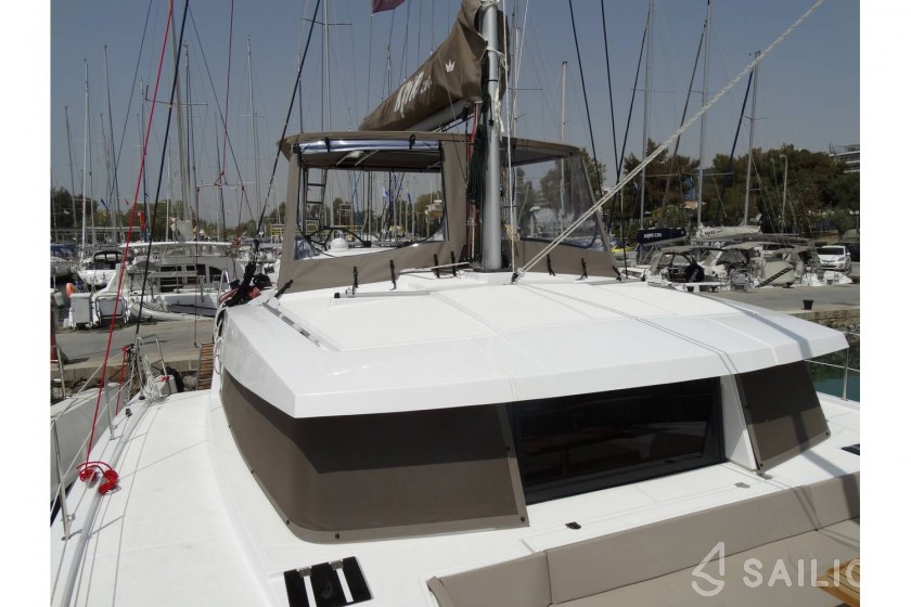 Bali 4.1 - Yacht Charter Sailica