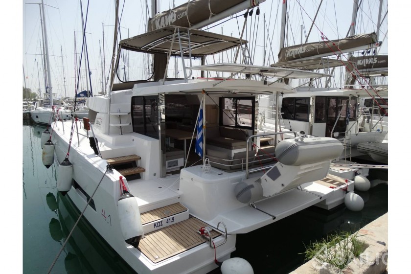 Bali 4.1 - Yacht Charter Sailica