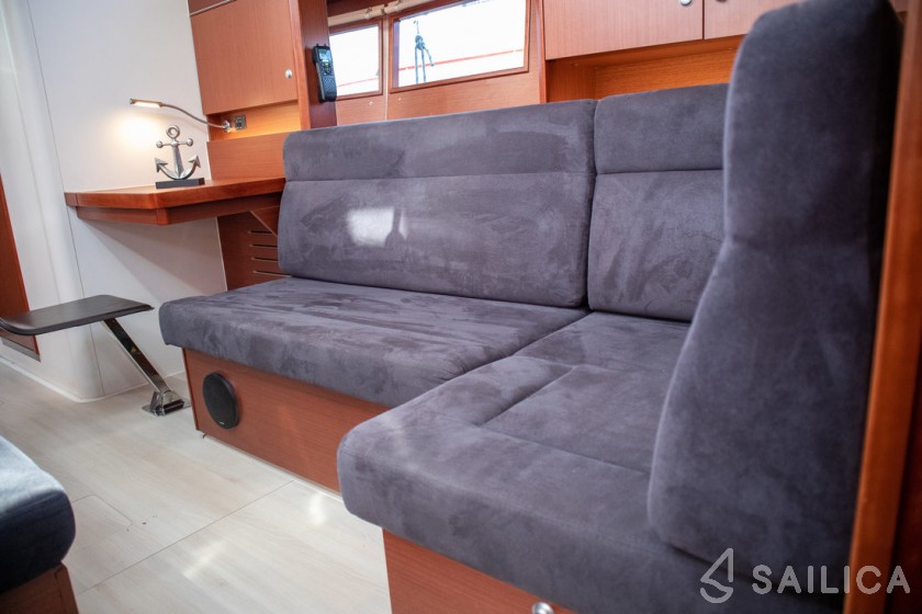Hanse 455 - Yacht Charter Sailica