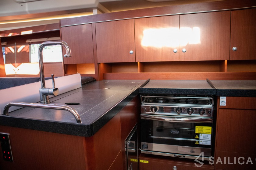 Hanse 455 - Yacht Charter Sailica