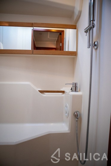 Hanse 455 - Yacht Charter Sailica