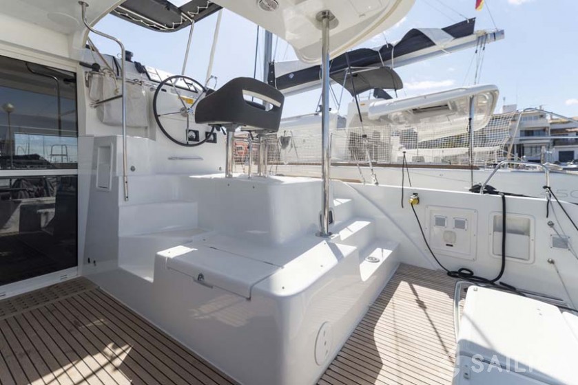 Lagoon 40 - 4 + 2 cab  - Yacht Charter Sailica