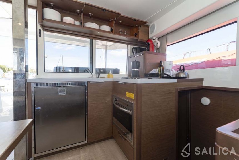 Lagoon 40 - 4 + 2 cab  - Yacht Charter Sailica