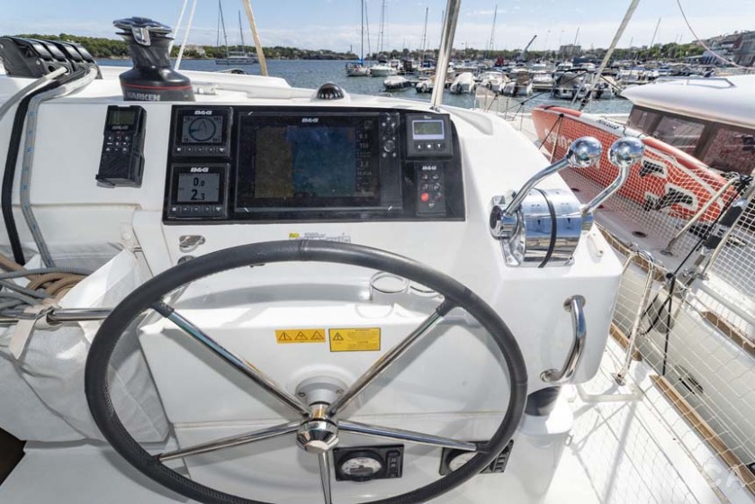 Lagoon 40 - 4 + 2 cab  - Yacht Charter Sailica