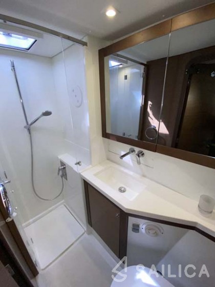 Lagoon 450  Flybridge - Yacht Charter Sailica