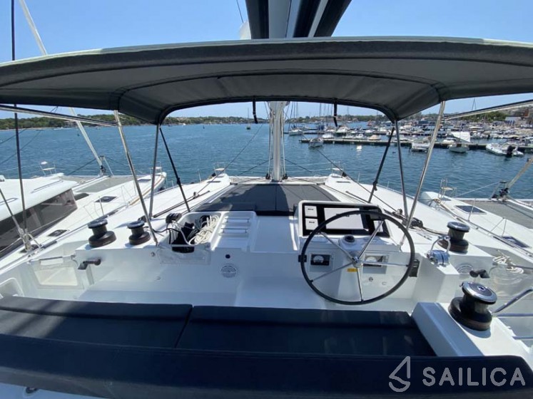 Lagoon 450  Flybridge - Yacht Charter Sailica