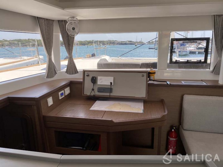 Lagoon 450  Flybridge - Yacht Charter Sailica
