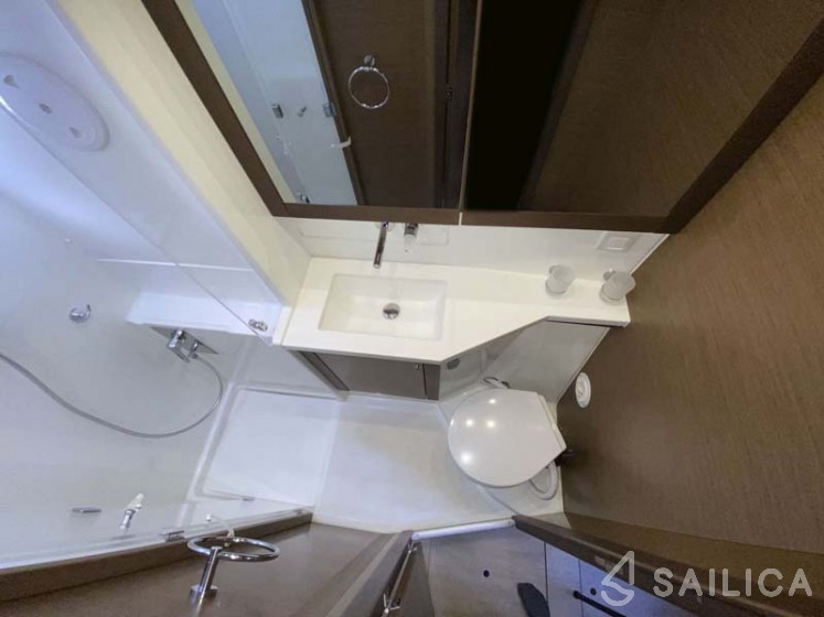 Lagoon 450  Flybridge - Yacht Charter Sailica
