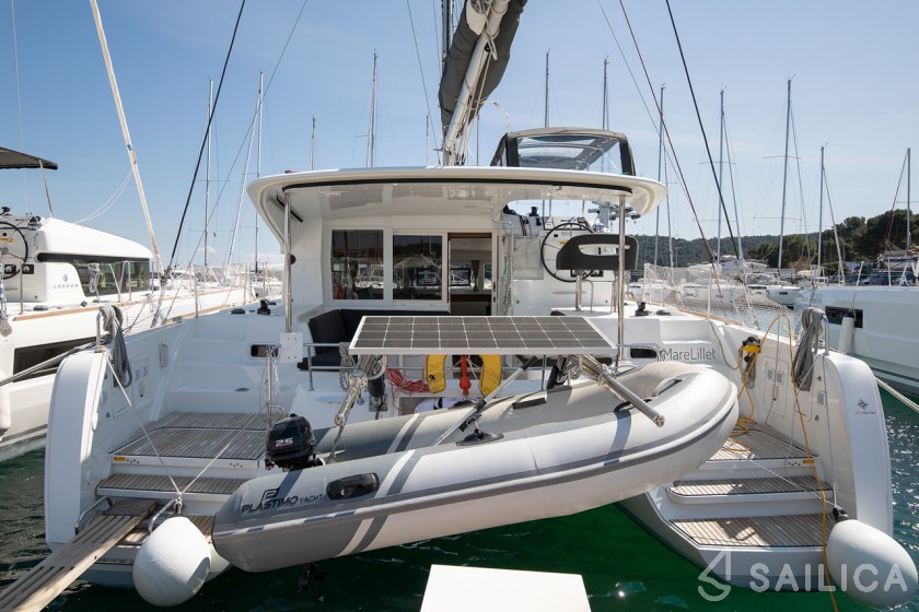 Lagoon 40 - 3 cab - Yacht Charter Sailica
