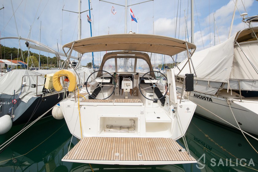 Dufour 360 GL - Yacht Charter Sailica