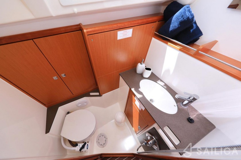 Bavaria 37 Cruiser - Yacht Charter Sailica